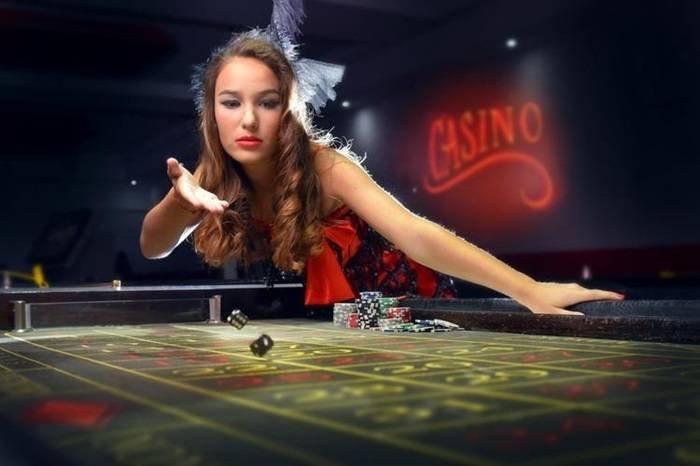 Antarmuka aplikasi gogon4d di perangkat Android dengan daftar permainan slot dan opsi sportsbook